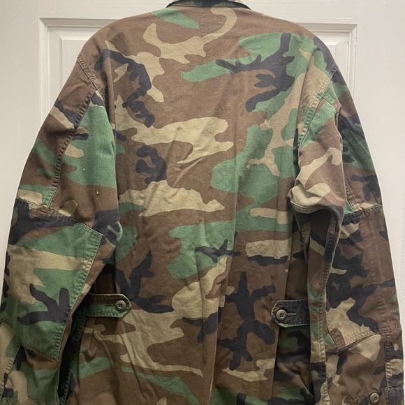 US Army BDU jacket, woodland camouflage pattern.  Size Medium-Regular. 1 each. - Picture 4 of 5
